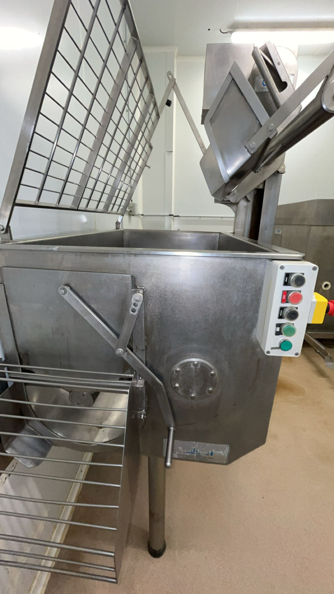 Mélangeur à viande avec élévateur RISCO