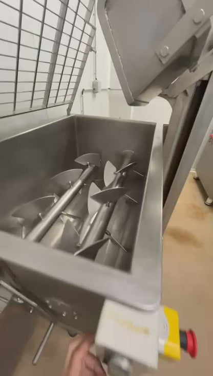 Mélangeur à viande avec élévateur RISCO